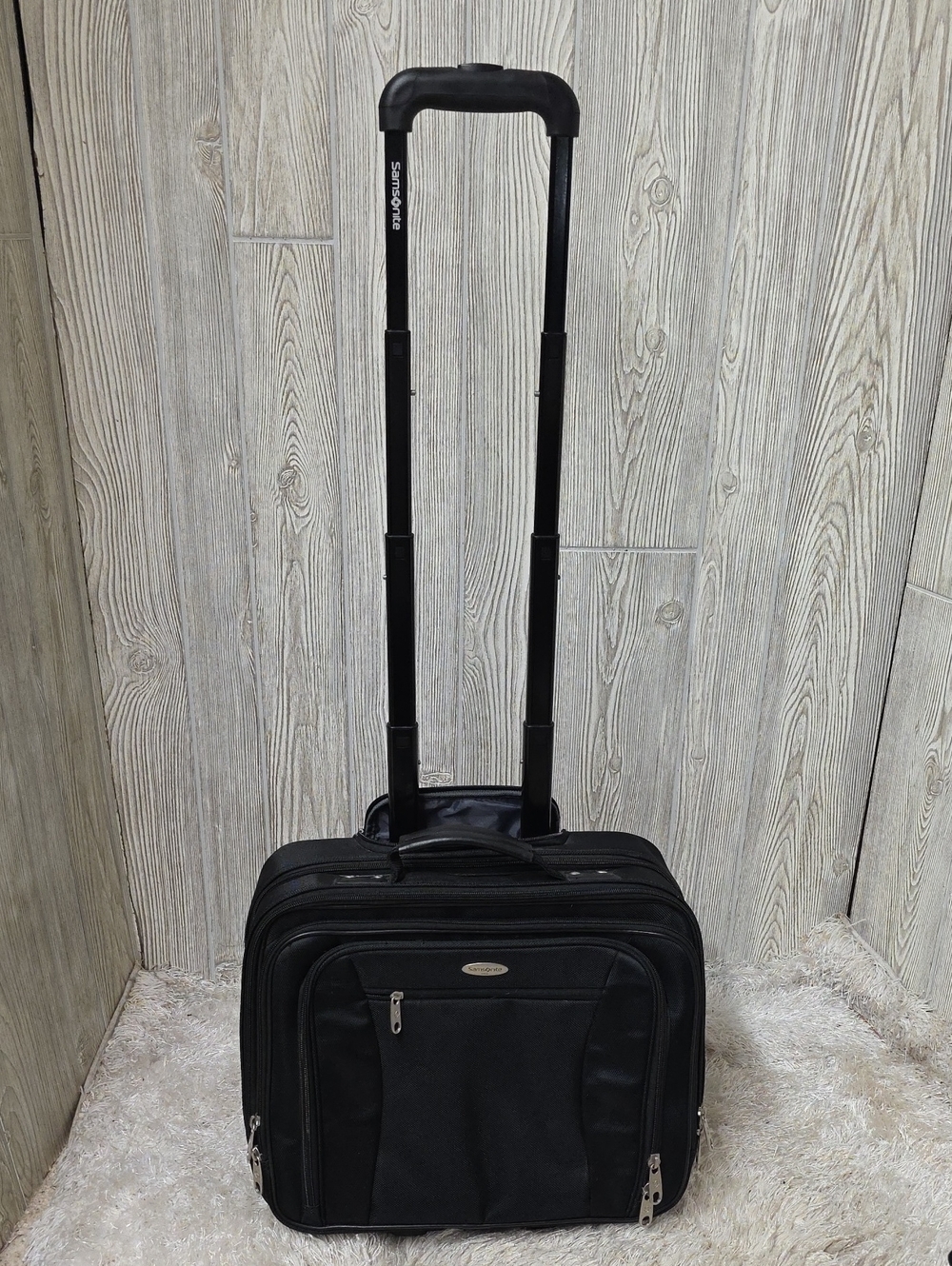 Samsonite 15.6" Black Wheeled Computer Case Overnighter Retractable Handle Bag